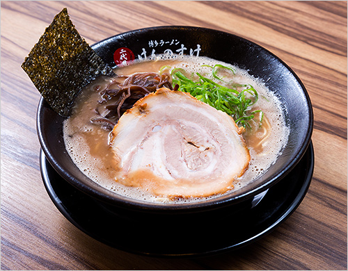 博多豚骨ラーメン(1杯) 1,200円  こだわりの豚骨スープに、食感と風味が特徴の低加水の中細麺を合わせました。