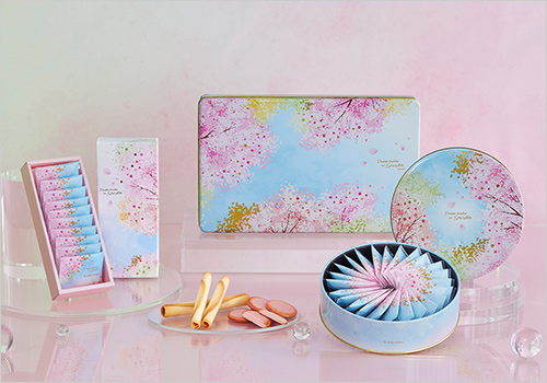 左：ドゥーブル ショコラ オゥ サクラ (10個入) 1,080円 中央：ドゥーブル ショコラ オゥ サクラ アソルティ (36個入／ドゥーブル ショコラ オゥ サクラ×24枚・シガール×6本・シガール オゥ ショコラ×6本) 4,212円 右：ドゥーブル ショコラ オゥ サクラ (24個入) 2,700円 ※数に限りがございます。無くなり次第終了となります。