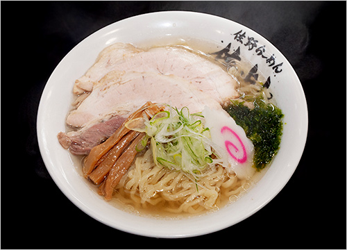 青竹手打ち佐野らーめん(1杯) 1,200円  青竹手打ち麺ののど越し、食感が全面に楽しめる一杯。スープは鶏ガラ、豚ガラをベースに香味野菜を加えました。