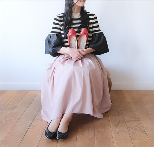 バレエ(エナメル・合成皮革／22.0～25.0cm) 12,100円  豊富なカラーバリエーションで好きな色が見つかる、そろえたくなるキュートなエナメルシューズ。足を入れた瞬間、ふわっと包み込む柔らかさの秘密は厚さ5mmの高反発インソール。マシュマロのような履き心地をお確かめください。 ※画像はイメージです。