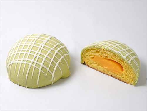 富良野メロンめろん(1個) 345円  富良野産メロンピューレを使用したメロンクリームを包み、メロン果汁入りのクッキー生地を被せて焼き上げました。