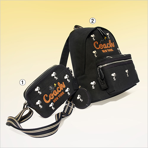 ①クロスボディ(キャンバス・牛革／W22×H15×D6.5cm) 42,900円 軽さがうれしい「カーゴ カメラ バッグ」。長財布が入るサイズ感で、遊び心をそえるスヌーピーの取り外し可能なラウンドポーチ付き。  ②バックパック(キャンバス・牛革／W30×H40×D14.5cm) 72,600円 愛らしいスヌーピーと仲間たちをあしらったプレイフルなデザインの「カーゴ バックパック」。必要なものをたくさん持ち運べる軽さで、お出掛けシーズンに大活躍。  ©2025 COACH／©2025 PEANUTS WORLDWIDE ※画像はイメージです。