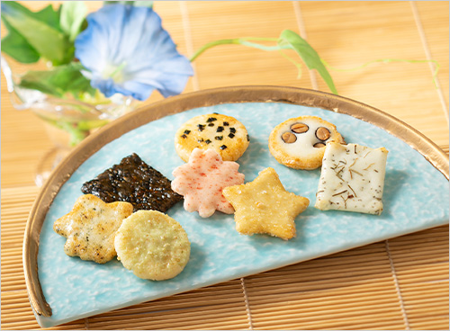 さくら紅葉 夏の宵 ご愛食用(1袋／8種×7袋入) 972円  S箱1,728円(1箱／8種×9袋入)、H箱2,268円(1箱／8種×12袋入)など、5サイズをご用意しております。