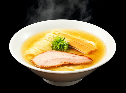 名古屋コーチン極上塩らぁ麺(1杯) 1,200円  スープに名古屋コーチンを惜しみなく使用し、国産小麦のみ使用した専用粉の細麺を合わせた極上塩らぁ麺です。