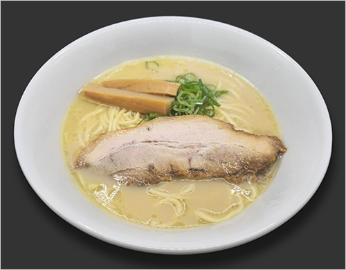 蟹みそ鶏白湯(1杯) 1,300円  当店自慢の鶏白湯とカニ味噌を特別な製法で掛け合わせたまさに極上スープ。高級感あふれるカニ味噌の風味と鶏白湯の甘味を存分に感じてください。