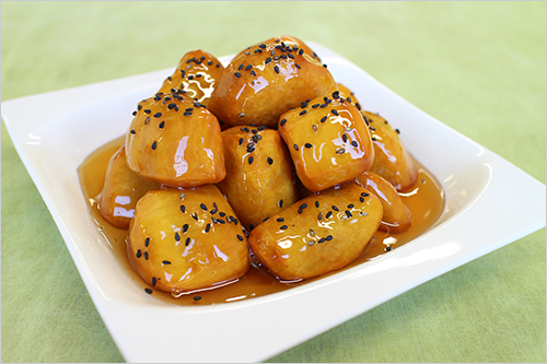 大学芋みやび(250g) 1,000円  ＜おいもやさん興伸＞定番の大学芋です。家伝の蜜をたっぷり絡めてお召し上がりください。