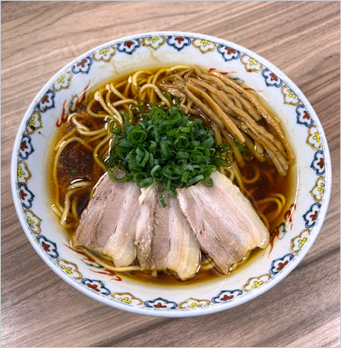 醤油ラーメン(1杯) 1,200円  豚のスープを清湯で炊き出し、生麺の喉越しや食感をお楽しみください。