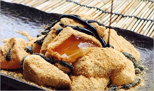 本返しわらび餅 きな粉(1パック) 1,100円  岩手県・西和賀産わらび粉を使用し、ぷるんっと弾力のある食感で、ほんのり上品な甘さが口の中に広がるわらび餅です。